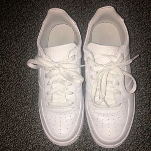WHITE NIKE AIR FORCE 1